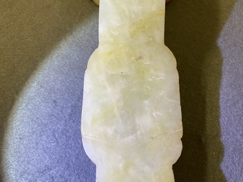 Un sceptre 'ruyi' en pierre dure incrust&eacute;e, Chine, 19&egrave;me/20&egrave;me